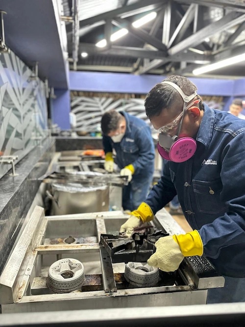 Mantenimiento a equipos de cocina industrial (estufas, planchas, parrillas)